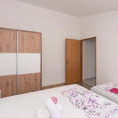 Mia-3 By Interhome Obrovac