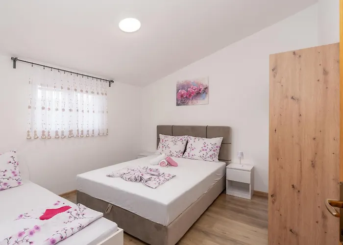 Mia-3 By Interhome Обровац